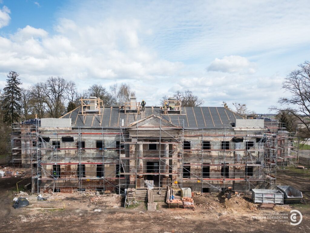 Works in the palace and park complex in Nawra, photo by KPCD