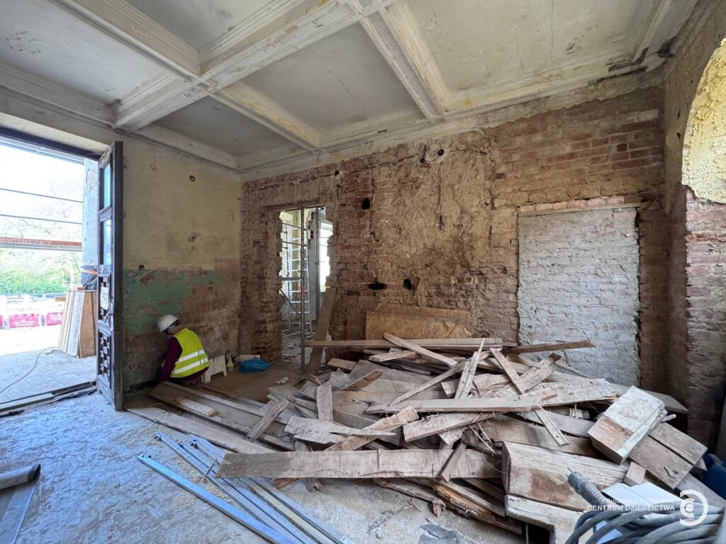 Works in the palace and park complex in Nawra, photo by KPCD