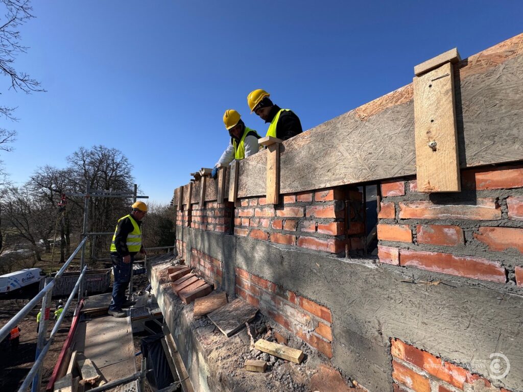 Works in the palace and park complex in Nawra, photo by KPCD