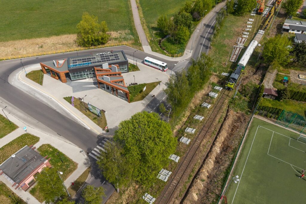 Remont linii do Ciechocinka fot. Szymon Zdziebło/tarantoga.pl dla UMWKP