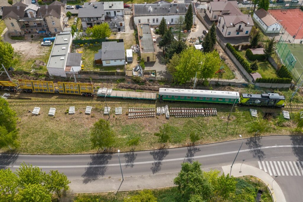 Remont linii do Ciechocinka fot. Szymon Zdziebło/tarantoga.pl dla UMWKP