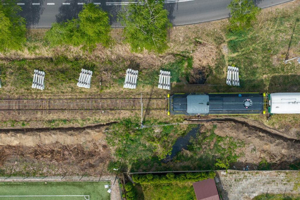 Remont linii do Ciechocinka fot. Szymon Zdziebło/tarantoga.pl dla UMWKP