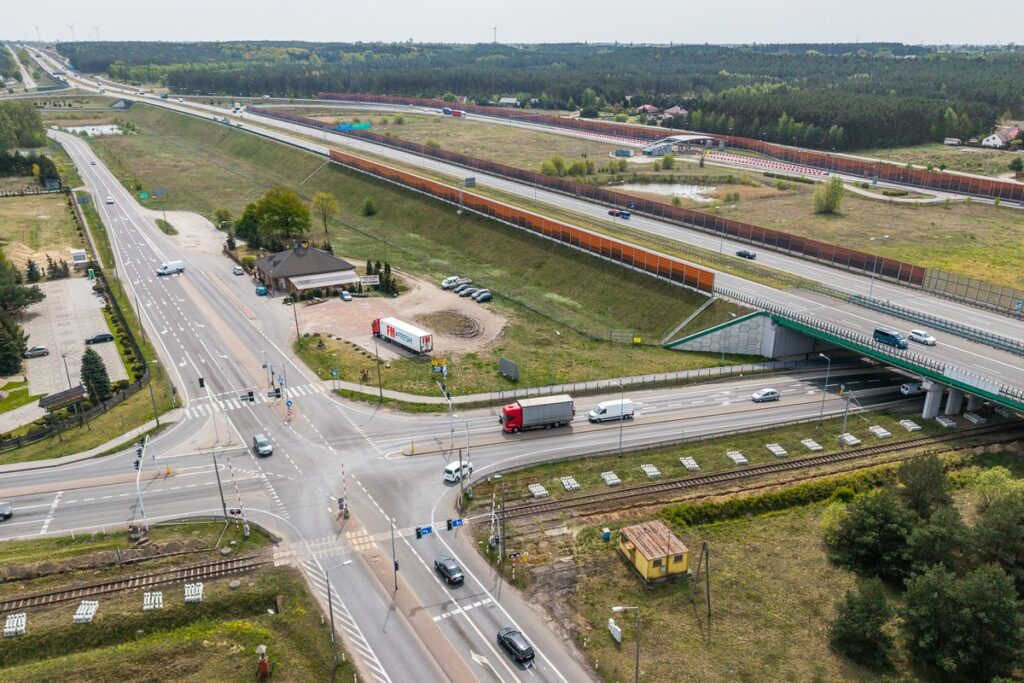 Remont linii do Ciechocinka fot. Szymon Zdziebło/tarantoga.pl dla UMWKP