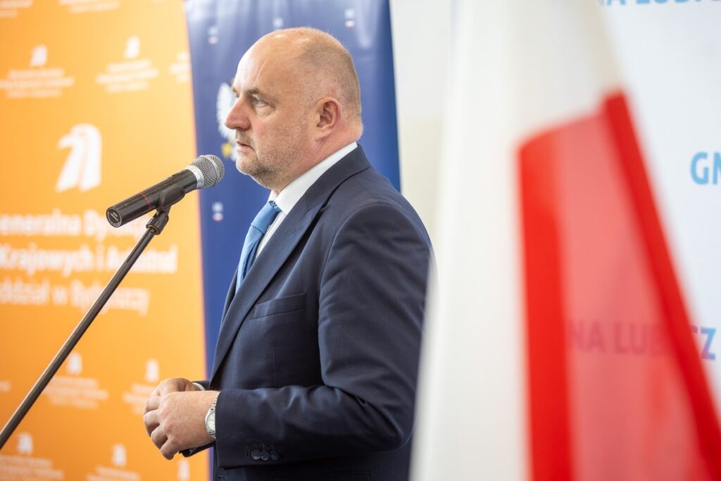 Signing of agreements on road investments in Lubicz and Łysomice, photo: Szymon Zdziebło/tarantoga.pl for UMWKP