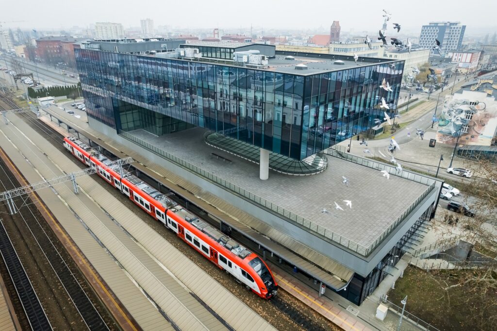 Dworzec kolejowy Bydgoszcz Główna - zdjęcie z drona,