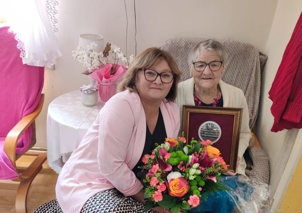 Awarding the Unitas Durat medal to Helena Łukaszewska, photo UMWKP