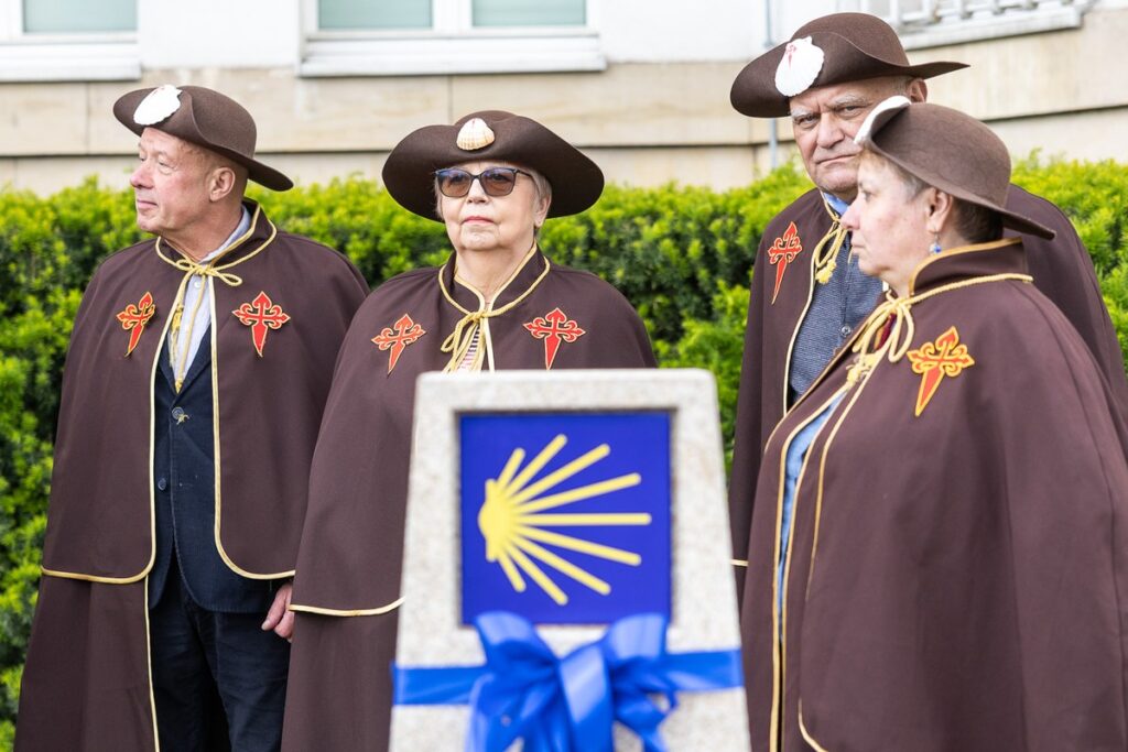 Unveiling of the Camino de Santiago milestone in Toruń, photo: Szymon Zdziebło/tarantoga.pl for UMWKP