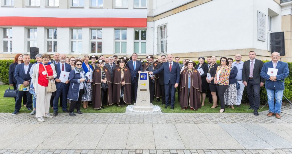 Unveiling of the Camino de Santiago milestone in Toruń, photo: Szymon Zdziebło/tarantoga.pl for UMWKP