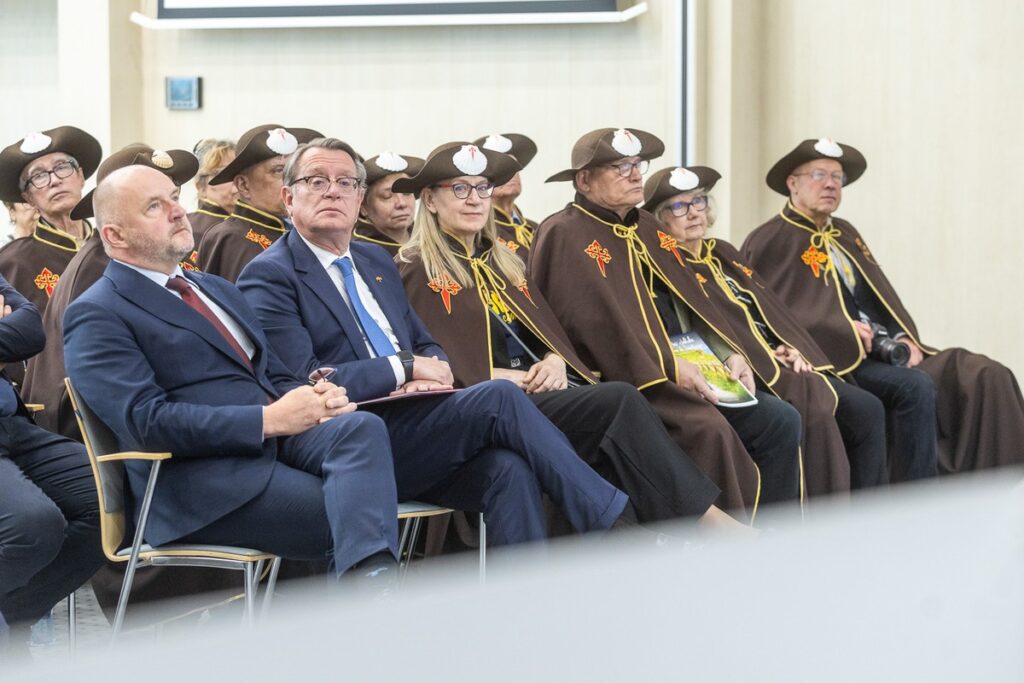 Unveiling of the Camino de Santiago milestone in Toruń, photo: Szymon Zdziebło/tarantoga.pl for UMWKP