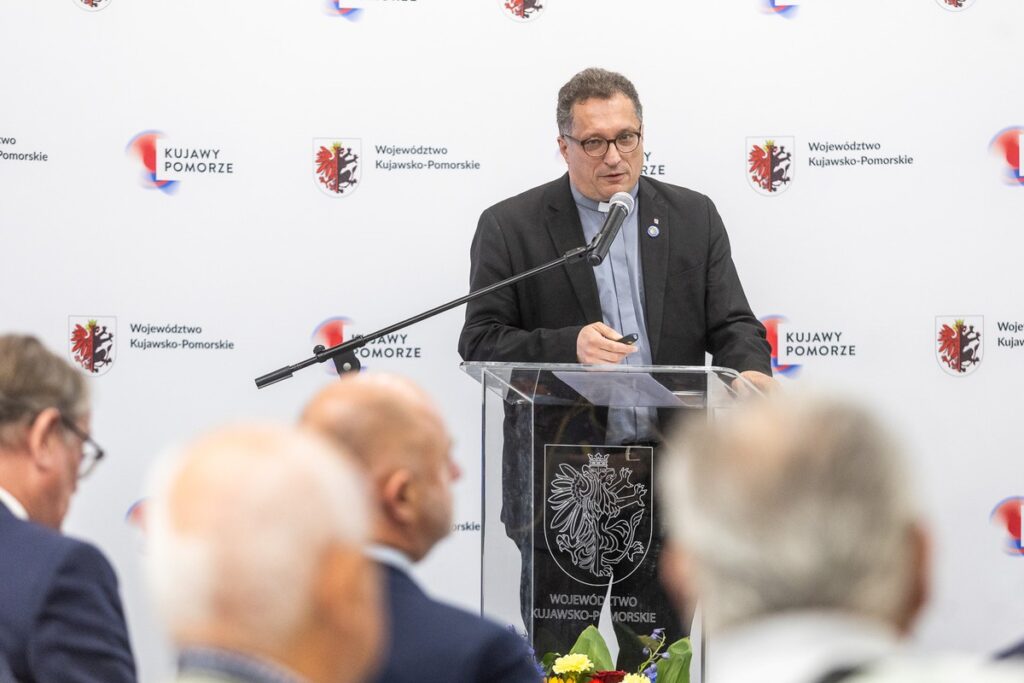 Unveiling of the Camino de Santiago milestone in Toruń, photo: Szymon Zdziebło/tarantoga.pl for UMWKP