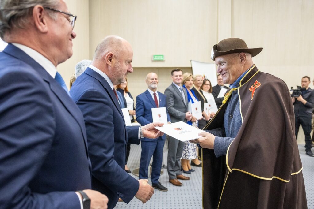 Unveiling of the Camino de Santiago milestone in Toruń, photo: Szymon Zdziebło/tarantoga.pl for UMWKP