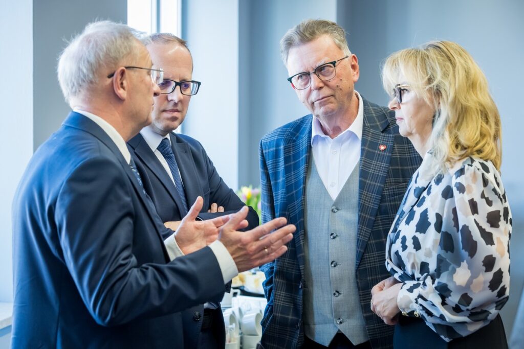 Pierwsza łopata pod budowę nowego segmentu diagnostycznego WSD, fot. Tomasz Czachorowski/eventphoto dla UMWKP First shovel for the construction of the new WSD diagnostic segment, photo by Tomasz Czachorowski/eventphoto for UMWKP