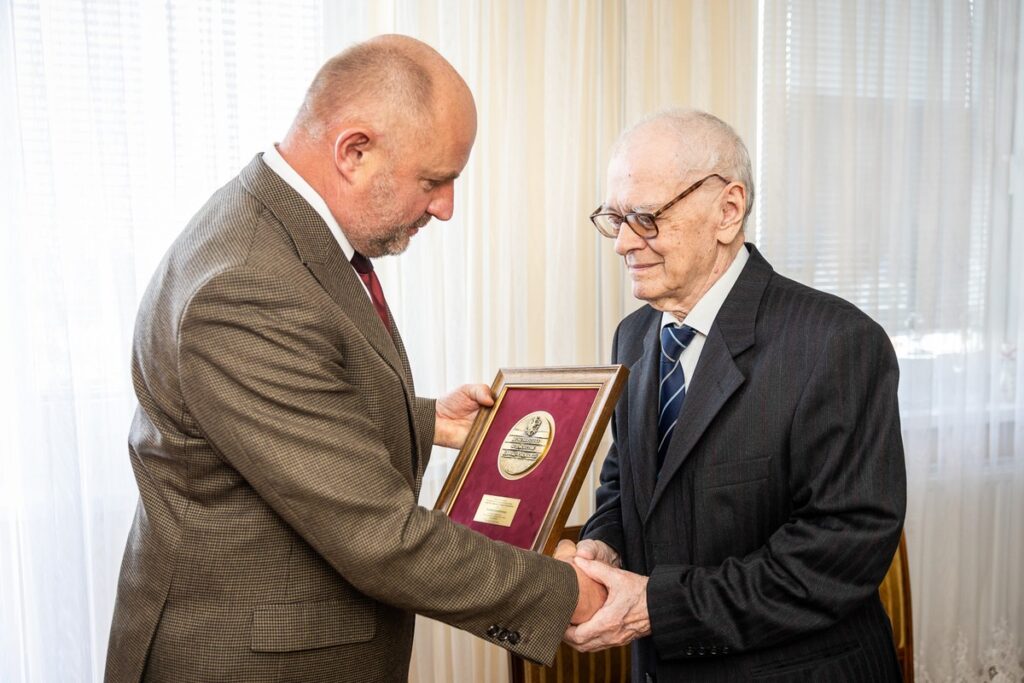 Awarding of the Unitas Durat medal to Andrzej Lewandowski, photo: Szymon Zdziebło/tarantoga.pl for UMWKP