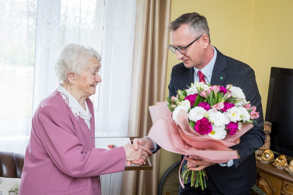 Wręczenie medalu Unitas Durat Irenie Białeckiej, fot. Tomasz Czachorowski/eventphoto.com.pl dla UMWKP