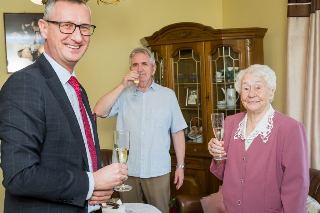 Wręczenie medalu Unitas Durat Irenie Białeckiej, fot. Tomasz Czachorowski/eventphoto.com.pl dla UMWKP