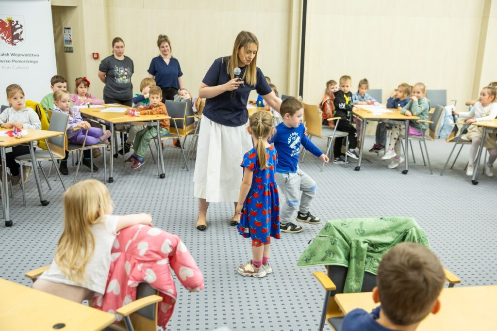 Lekcja samorządowa dla toruńskich przedszkolaków, fot. Andrzej Goiński/UMWKP