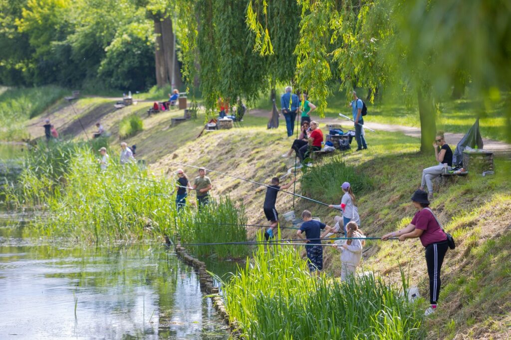 Zawody wędkarskie na toruńskiej Martówce, fot. Mikołaj Kuras dla UMWKP