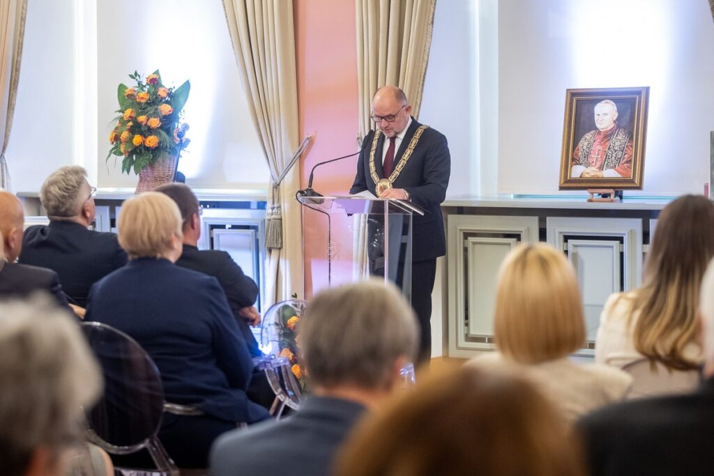 Presentation of the Fides et Ratio Award to Prof. Weiler, photo: Szymon Zdziebło/tarantoga.pl for UMWKP