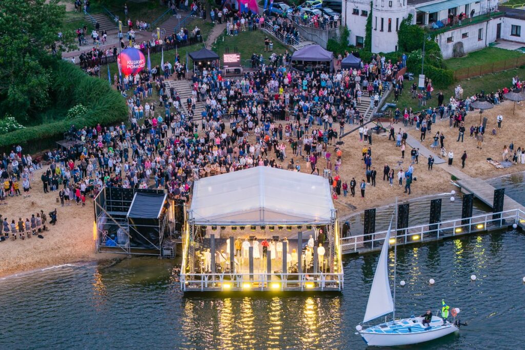 Chełmża, koncert Zawsze w Górę pamięci bł. ks. Frelichowskiego, fot. Szymon Zdziebło/tarantoga.pl dla UMWKP