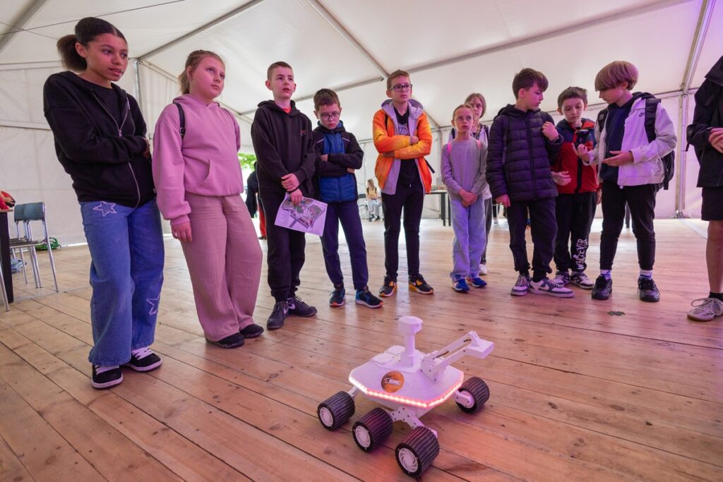 Piknik naukowy Astrobaza Toruń, fot. Mikołaj Kuras dla UMWKP