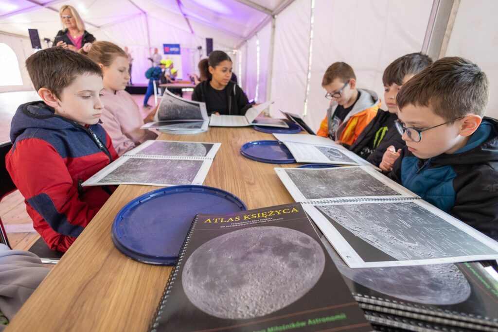 Piknik naukowy Astrobaza Toruń, fot. Mikołaj Kuras dla UMWKP