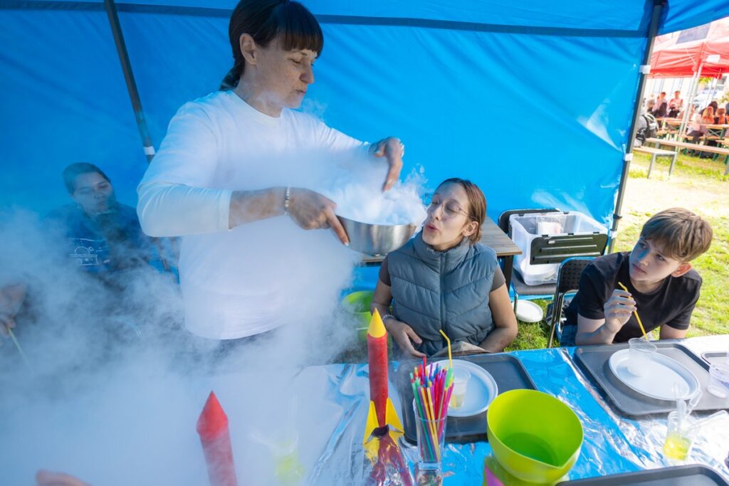 Piknik naukowy Astrobaza Toruń, fot. Mikołaj Kuras dla UMWKP