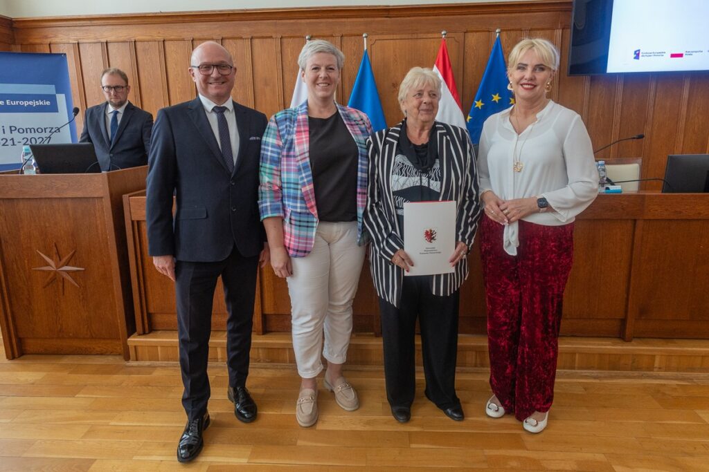 Uroczystość wręczenia umów FEdKP, 13 czerwca 2025 r., fot. Mikołaj Kuras dla UMWKP