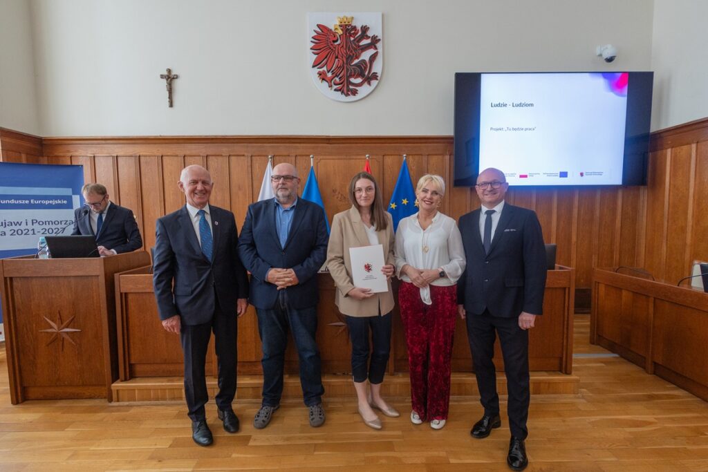 Uroczystość wręczenia umów FEdKP, 13 czerwca 2025 r., fot. Mikołaj Kuras dla UMWKP