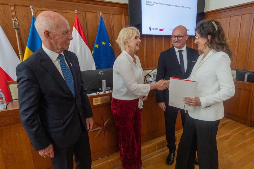 Uroczystość wręczenia umów FEdKP, 13 czerwca 2025 r., fot. Mikołaj Kuras dla UMWKP