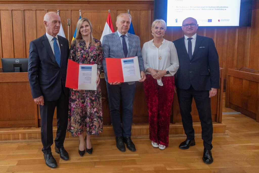 Uroczystość wręczenia umów FEdKP, 13 czerwca 2025 r., fot. Mikołaj Kuras dla UMWKP