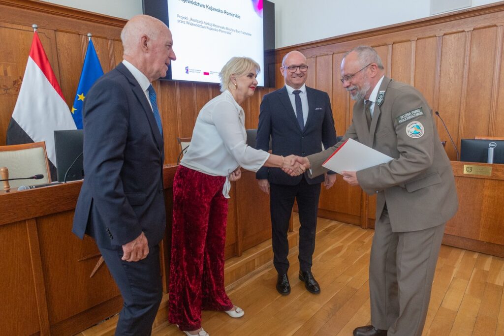 Uroczystość wręczenia umów FEdKP, 13 czerwca 2025 r., fot. Mikołaj Kuras dla UMWKP