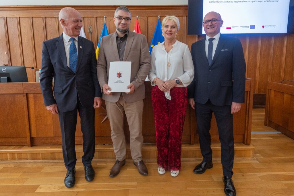 Uroczystość wręczenia umów FEdKP, 13 czerwca 2025 r., fot. Mikołaj Kuras dla UMWKP