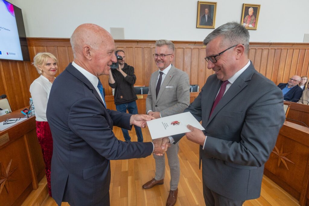 Uroczystość wręczenia umów FEdKP, 13 czerwca 2025 r., fot. Mikołaj Kuras dla UMWKP