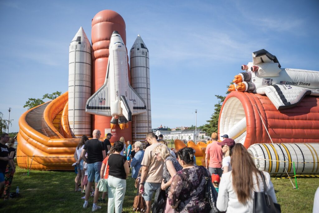 Piknik rodzinny Astrofestiwal w Grudziądzu, fot. Mikołaj Kuras dla UMWKP