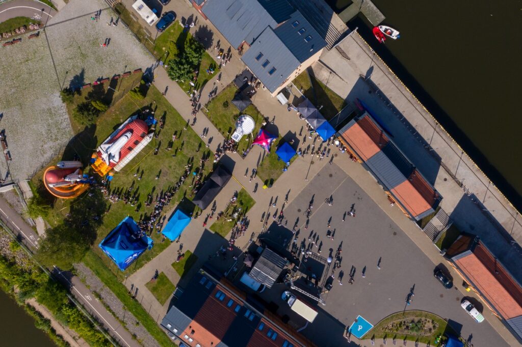 Piknik rodzinny Astrofestiwal w Grudziądzu, fot. Mikołaj Kuras dla UMWKP