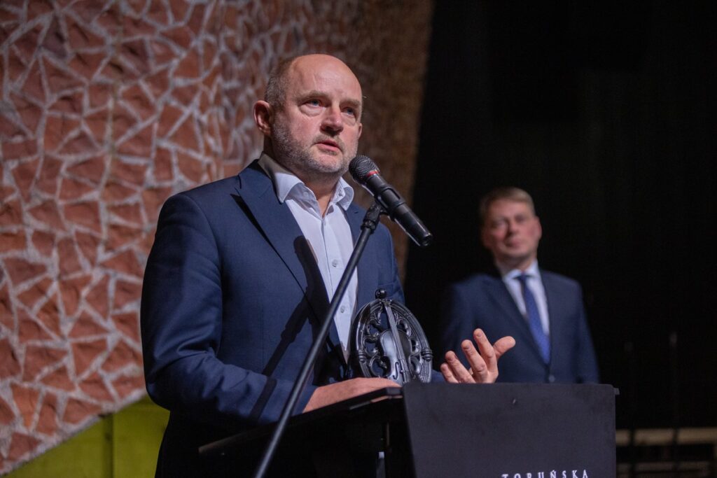 Muza TOS-u dla marszałka Piotra Całbeckiego, fot. Mikołaj Kuras dla UMWKP