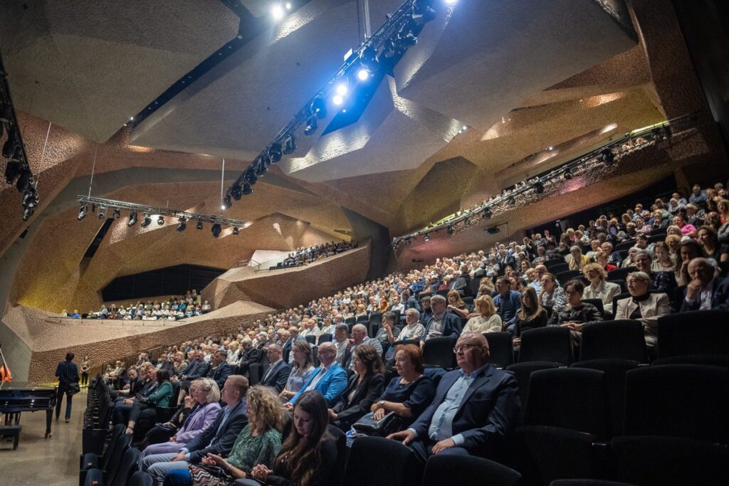 Muza TOS-u dla marszałka Piotra Całbeckiego, fot. Mikołaj Kuras dla UMWKP