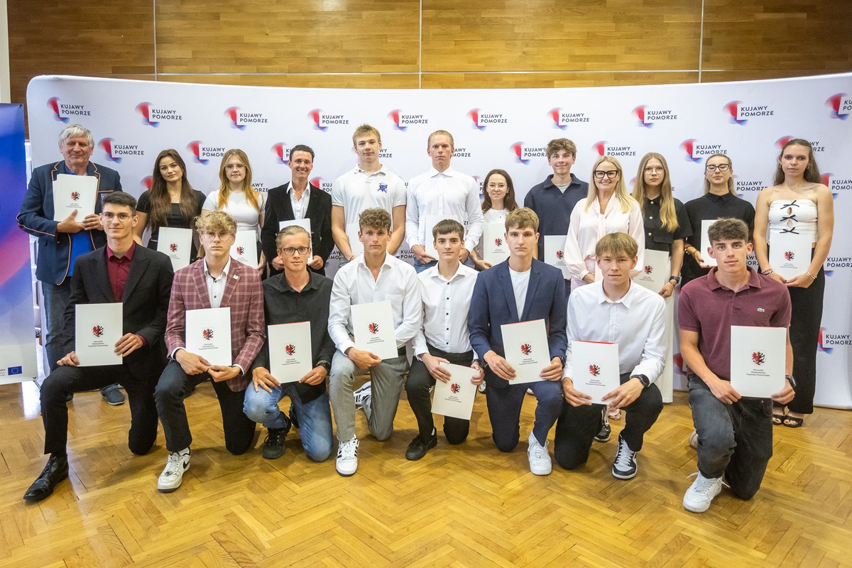 Awarding of sports scholarships photo: Szymon Zdziebło/tarantoga.pl for UMWKP