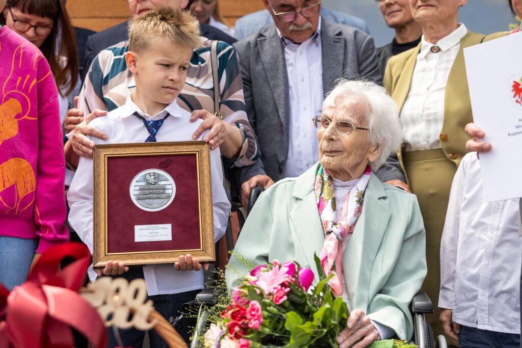 Wręczenie medalu Unitas Durat Cecylii Lemke, fot. Szymon Zdziebło/tarantoga.pl dla UMWKP