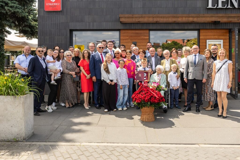 Wręczenie medalu Unitas Durat Cecylii Lemke, fot. Szymon Zdziebło/tarantoga.pl dla UMWKP