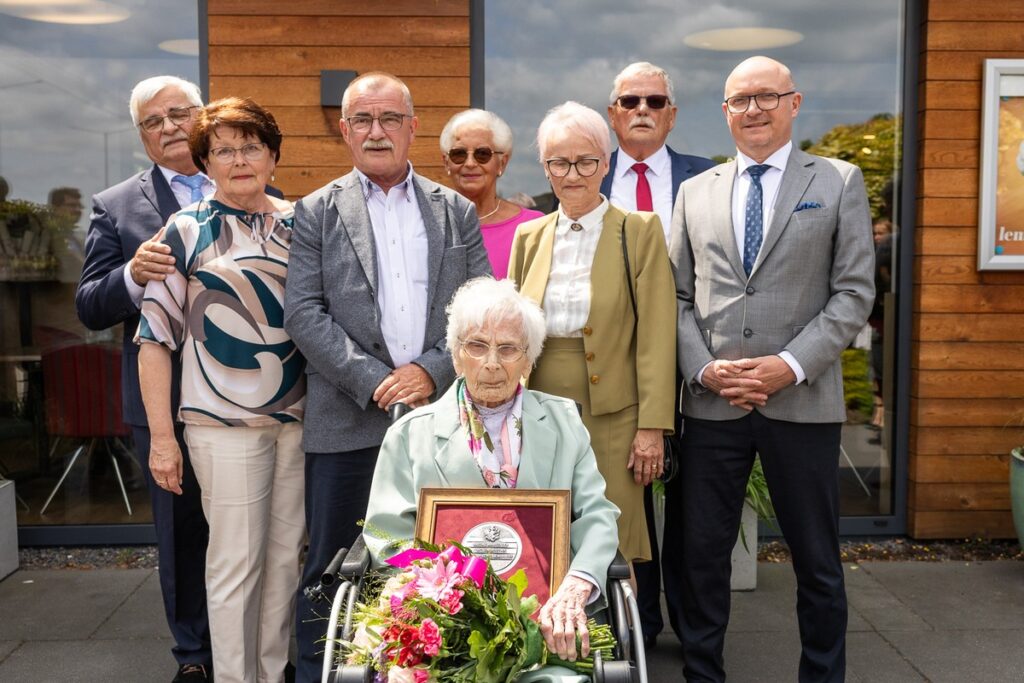 Wręczenie medalu Unitas Durat Cecylii Lemke, fot. Szymon Zdziebło/tarantoga.pl dla UMWKP