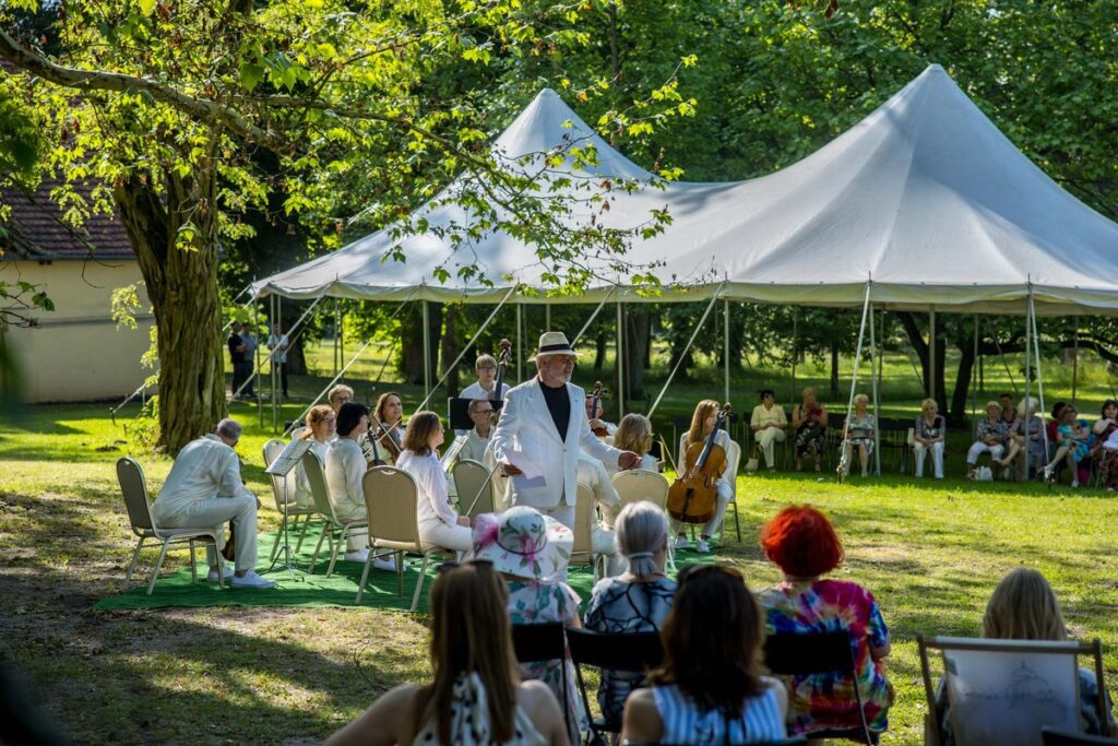 Fot. Pałac Lubostroń