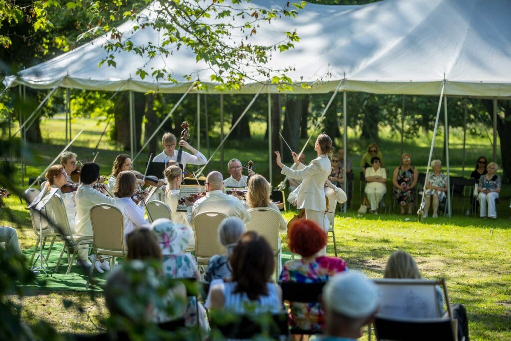 Fot. Pałac Lubostroń