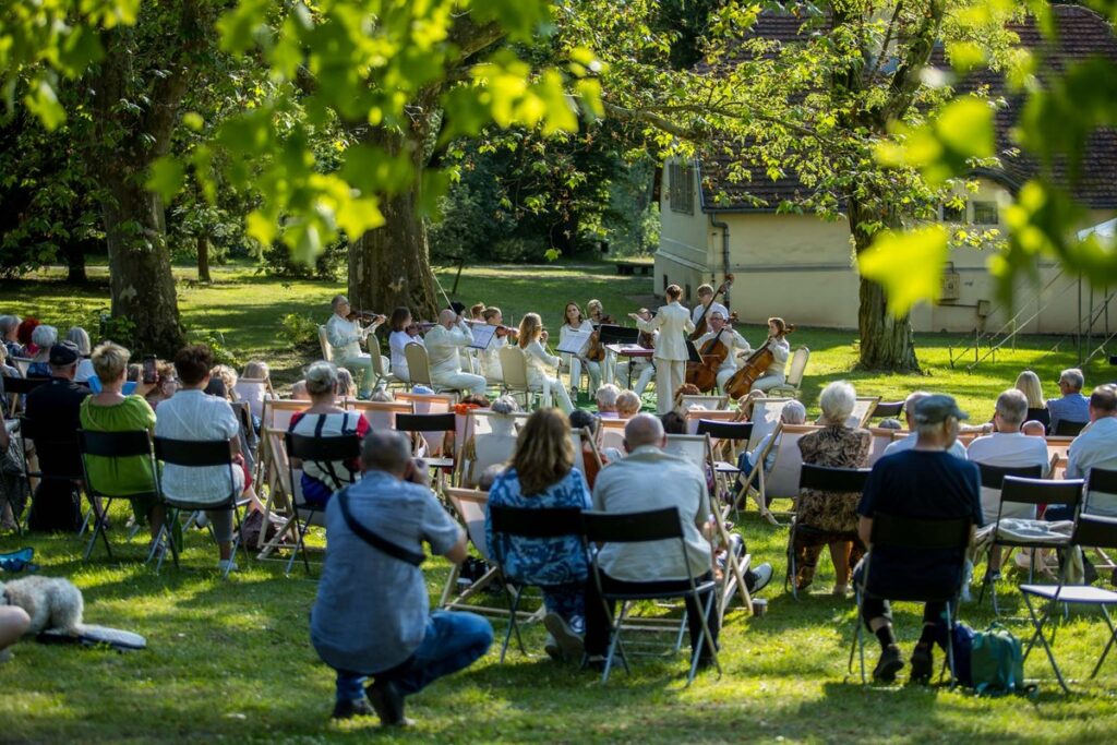 Fot. Pałac Lubostroń