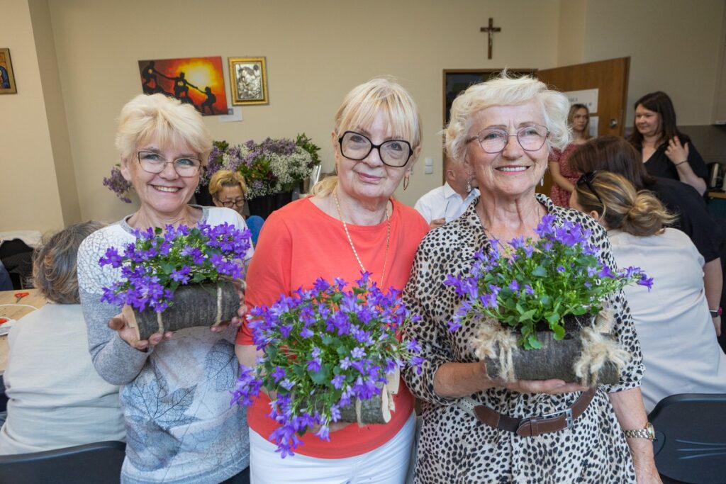 Marszałek Piotr Całbecki z wizytą w Klubie Seniorów „Spotkajmy się”, fot. Mikołaj Kuras dla UMWKP