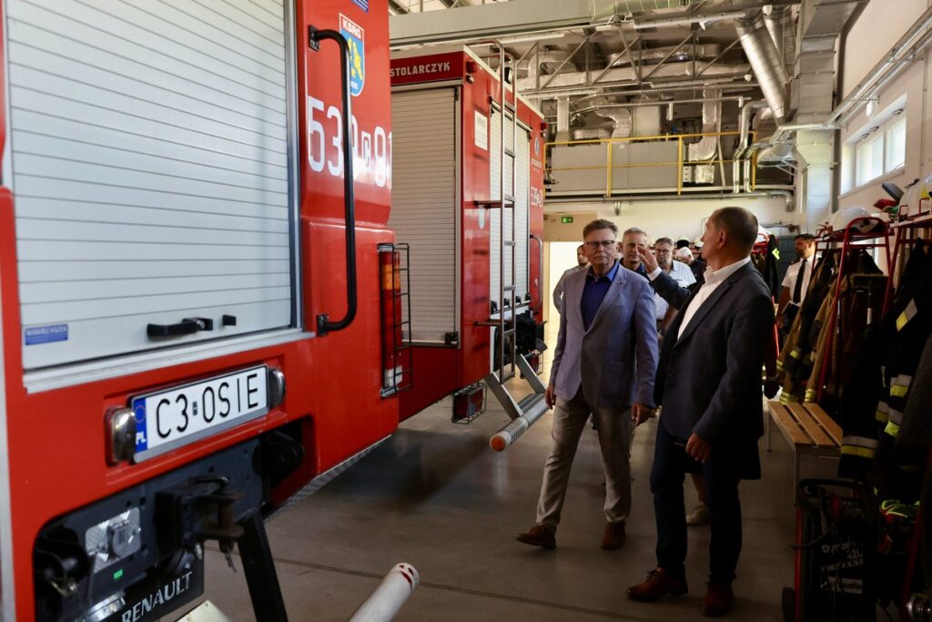 Vice-Marshal Zbigniew Ostrowski's visit to the fire station in Osie, photo: Andrzej Goiński UMWKP