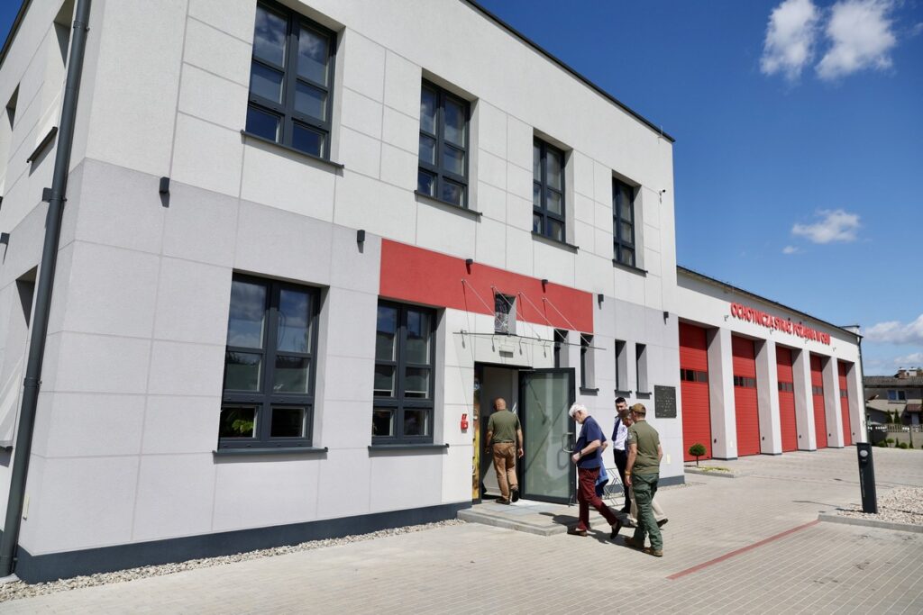 Wizyta gospodarska wicemarszałka Zbigniewa Ostrowskiego w remizie strażackiej w Osiu, fot. Andrzej Goiński UMWKP