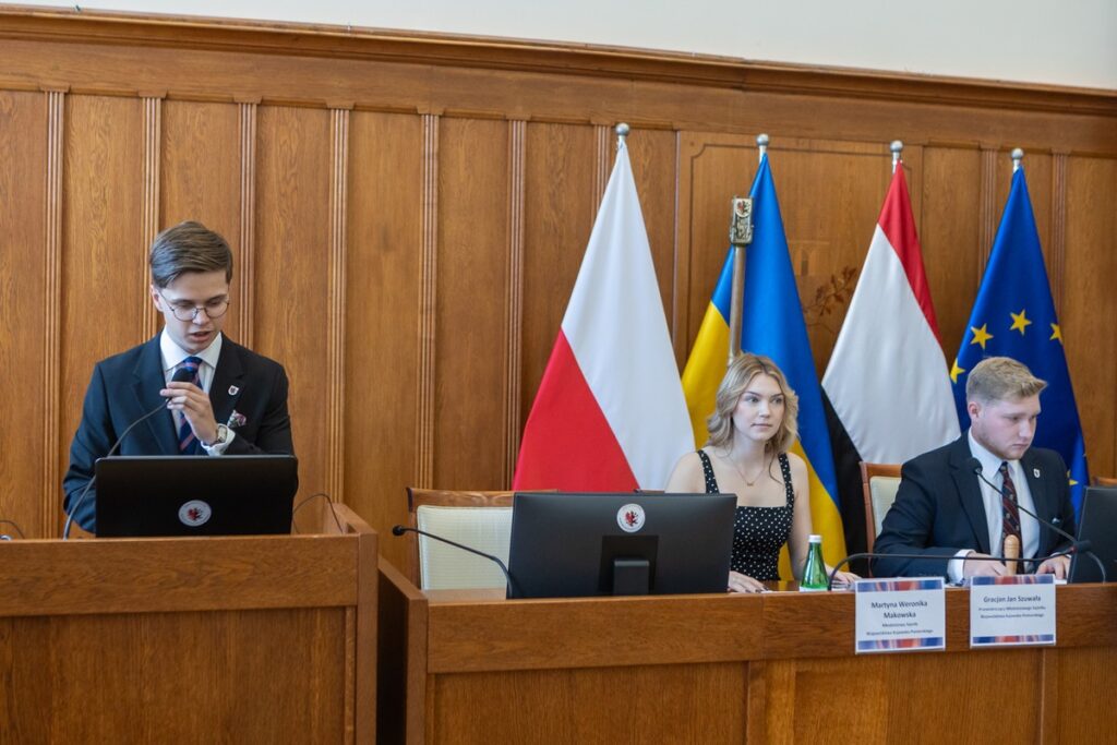 VII sesja młodzieżowego sejmiku II kadencji, fot. Mikołaj Kuras dla UMWKP