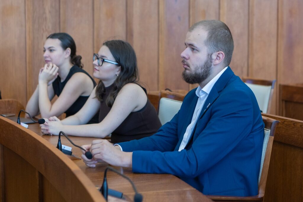 VII sesja młodzieżowego sejmiku II kadencji, fot. Mikołaj Kuras dla UMWKP