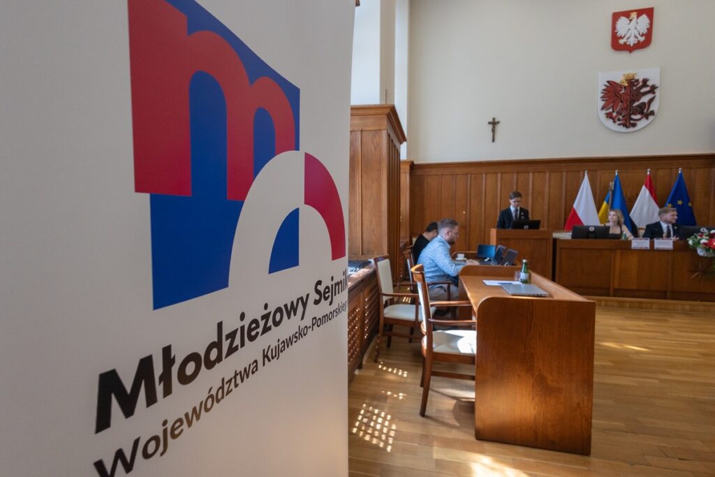 VII sesja młodzieżowego sejmiku II kadencji, fot. Mikołaj Kuras dla UMWKP